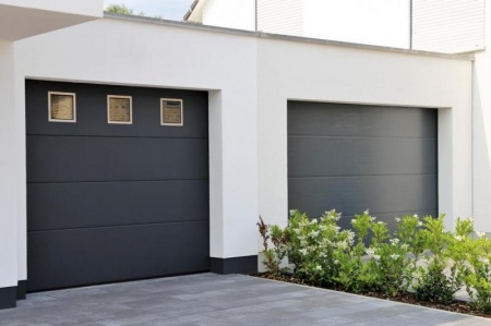 Quel gain de place apporte une porte de garage sectionnelle ?